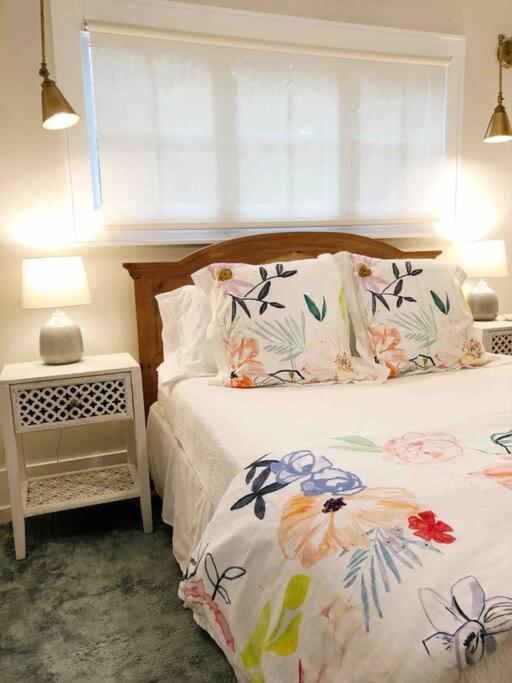 Liz Lane Cottage- Entire Guesthouse Charleston Bagian luar foto