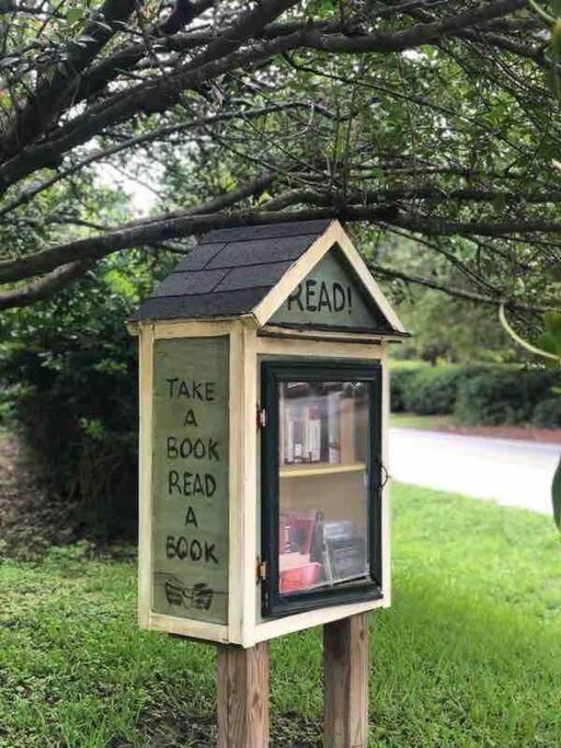 Liz Lane Cottage- Entire Guesthouse Charleston Bagian luar foto