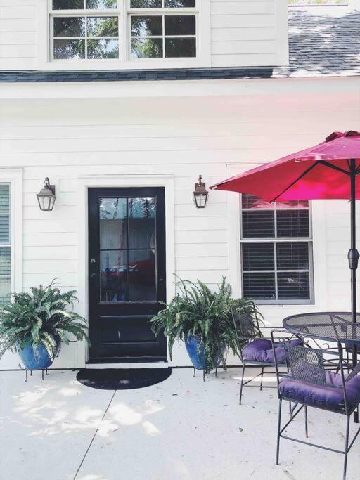 Liz Lane Cottage- Entire Guesthouse Charleston Bagian luar foto