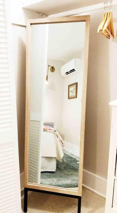 Liz Lane Cottage- Entire Guesthouse Charleston Bagian luar foto