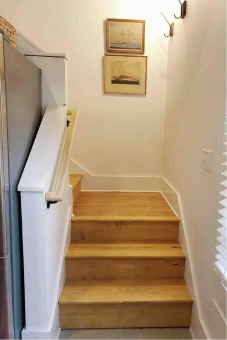 Liz Lane Cottage- Entire Guesthouse Charleston Bagian luar foto