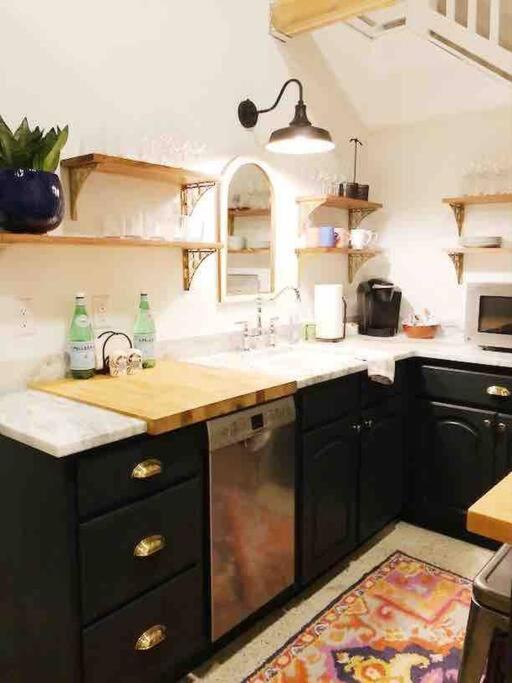 Liz Lane Cottage- Entire Guesthouse Charleston Bagian luar foto