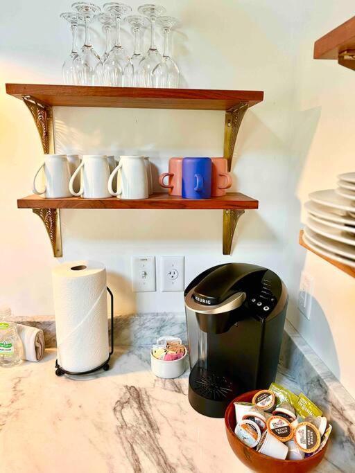 Liz Lane Cottage- Entire Guesthouse Charleston Bagian luar foto